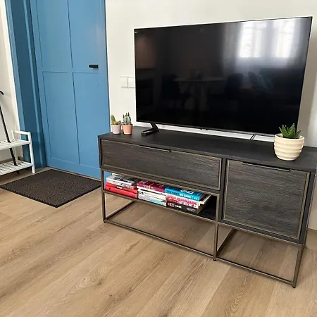 Modern And Brand New In Central District Apartment